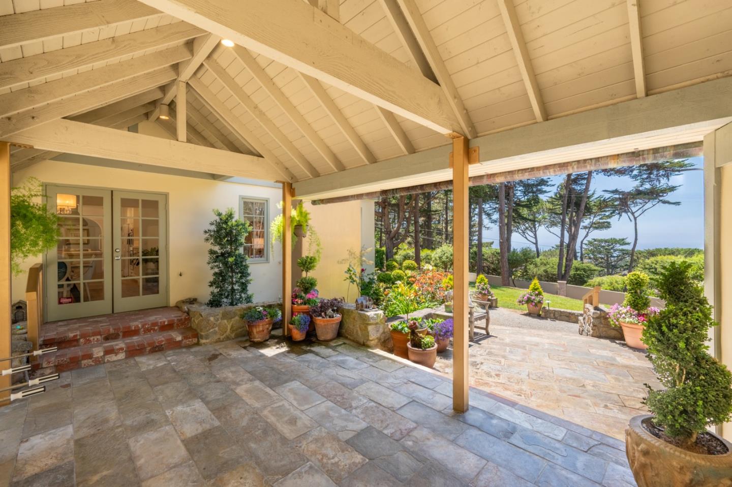 Detail Gallery Image 24 of 38 For 189 Upper Walden Rd, Carmel,  CA 93923 - 5 Beds | 3/1 Baths