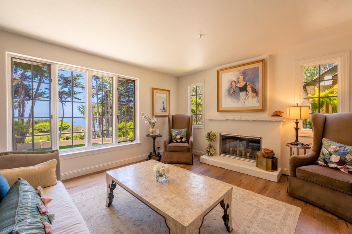 Detail Gallery Image 4 of 38 For 189 Upper Walden Rd, Carmel,  CA 93923 - 5 Beds | 3/1 Baths