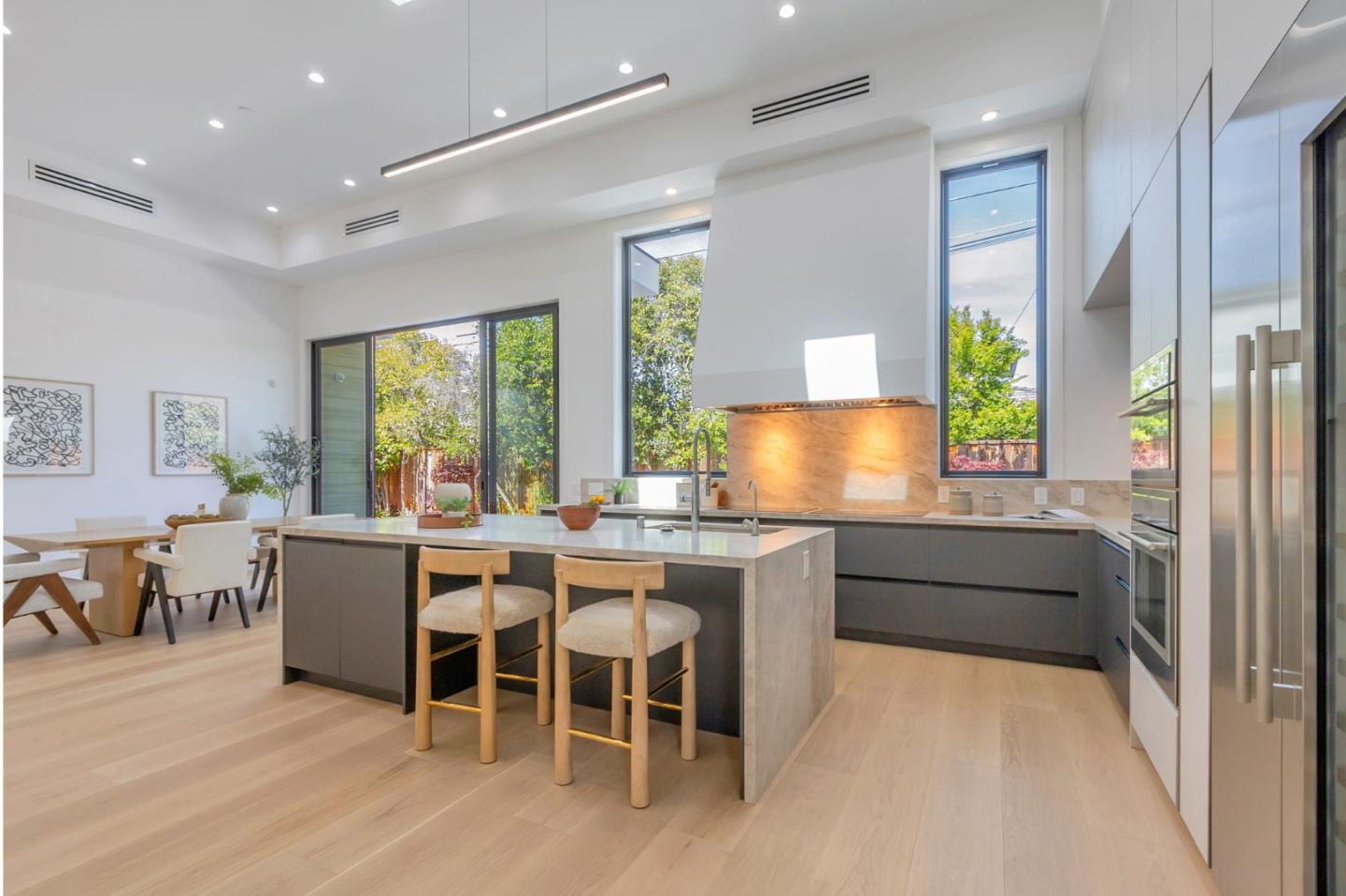 Detail Gallery Image 12 of 69 For 769 Allen Ct, Palo Alto,  CA 94303 - 5 Beds | 5/1 Baths