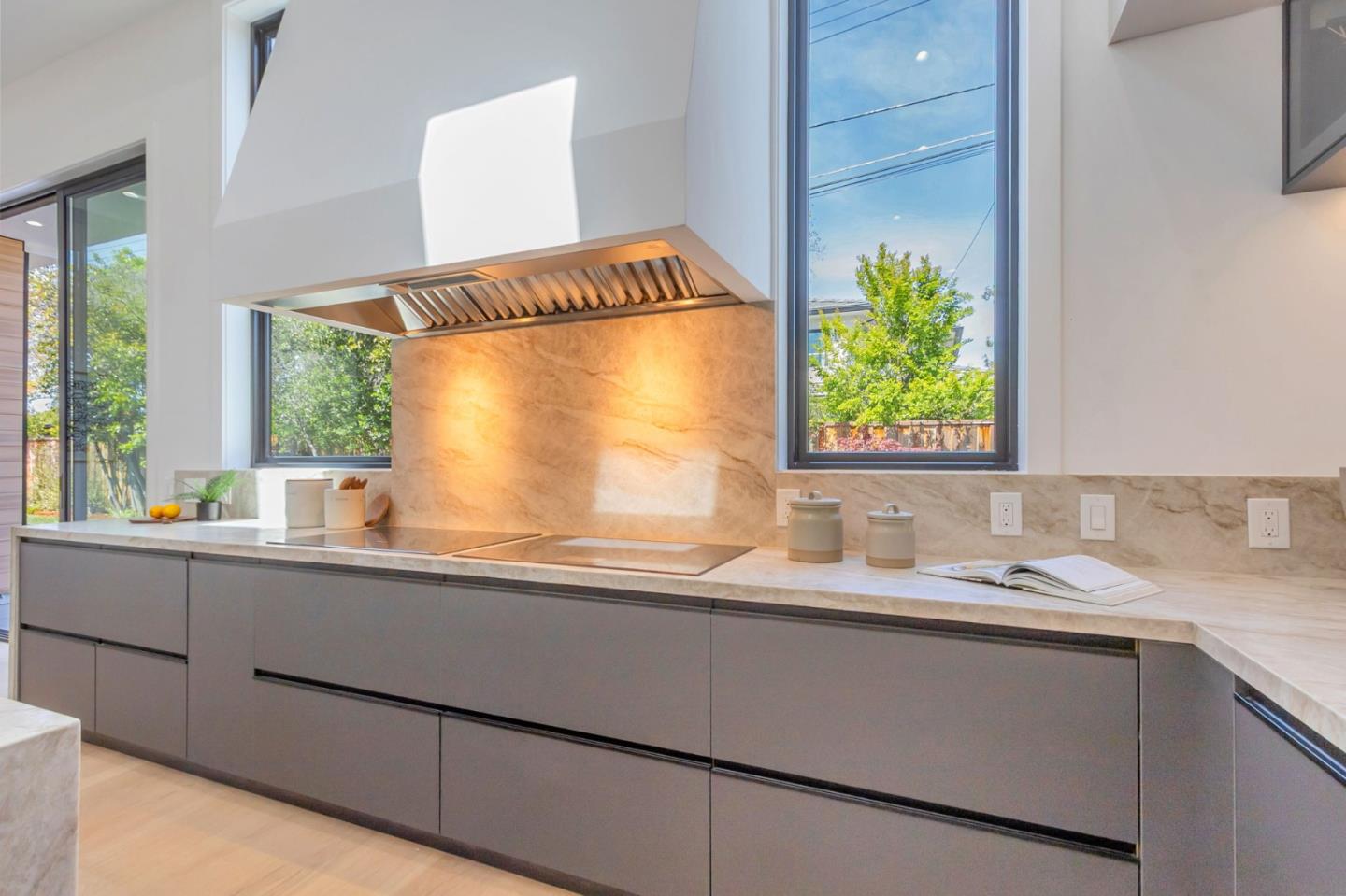 Detail Gallery Image 14 of 69 For 769 Allen Ct, Palo Alto,  CA 94303 - 5 Beds | 5/1 Baths