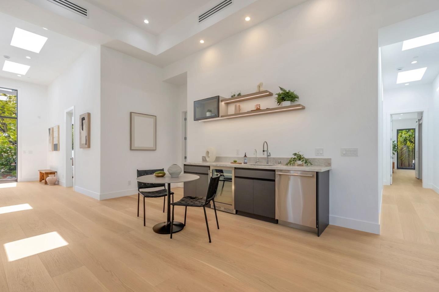 Detail Gallery Image 16 of 69 For 769 Allen Ct, Palo Alto,  CA 94303 - 5 Beds | 5/1 Baths