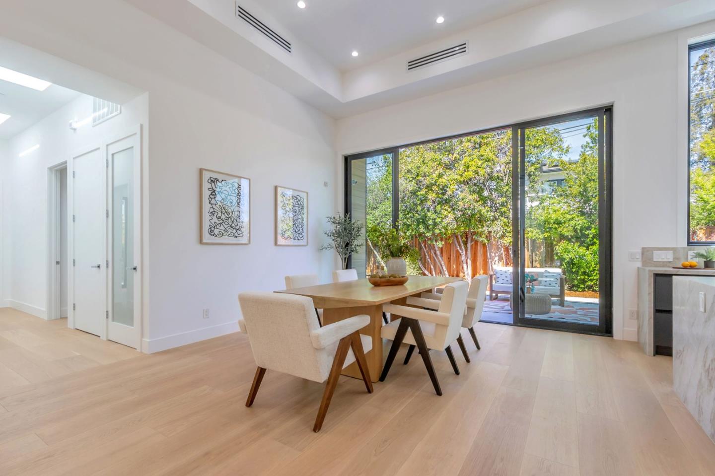 Detail Gallery Image 17 of 69 For 769 Allen Ct, Palo Alto,  CA 94303 - 5 Beds | 5/1 Baths