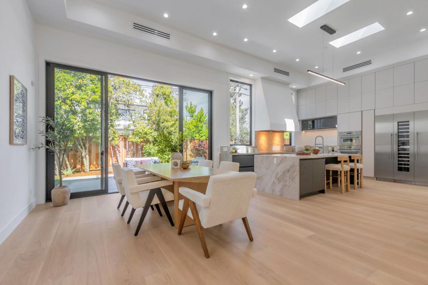 Detail Gallery Image 18 of 69 For 769 Allen Ct, Palo Alto,  CA 94303 - 5 Beds | 5/1 Baths