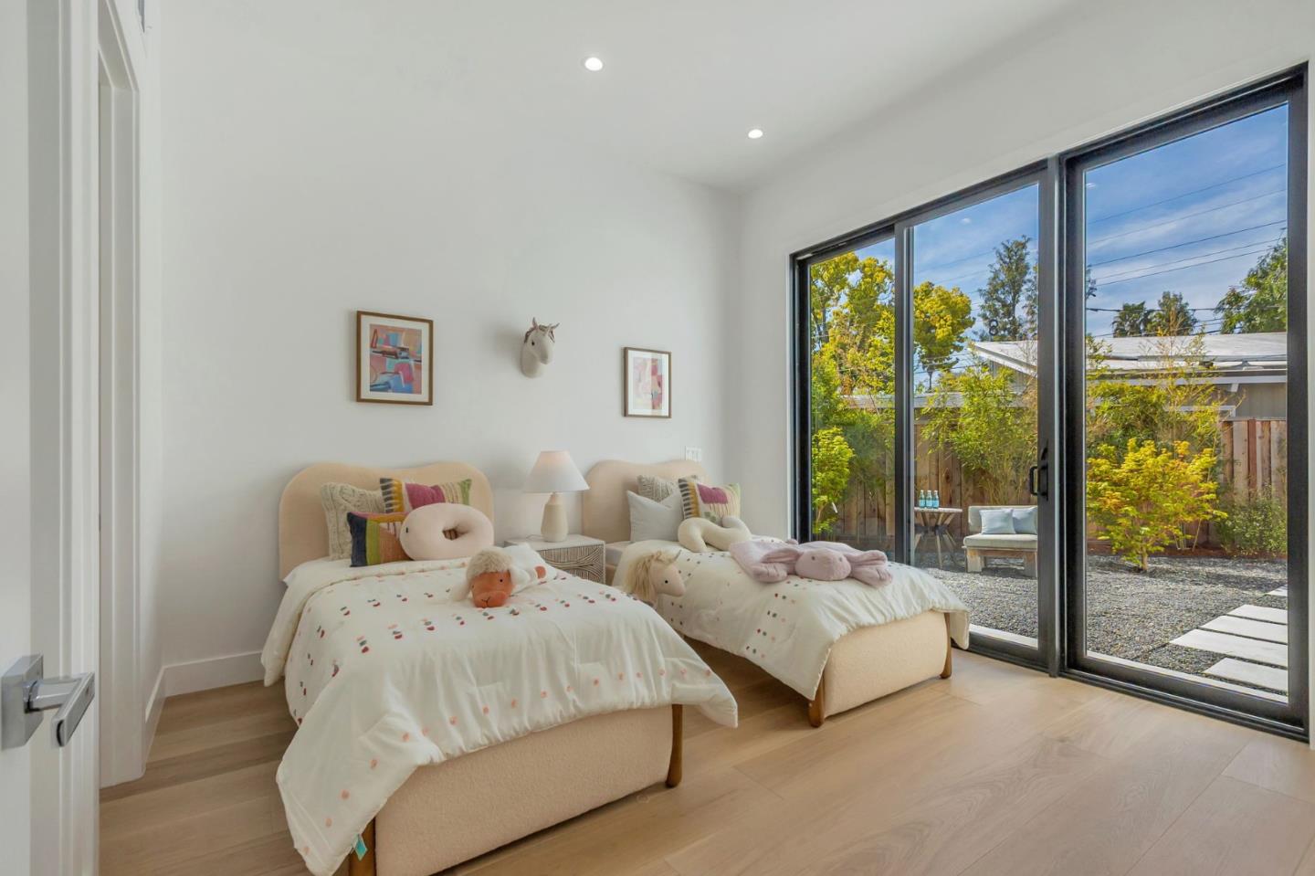 Detail Gallery Image 22 of 69 For 769 Allen Ct, Palo Alto,  CA 94303 - 5 Beds | 5/1 Baths