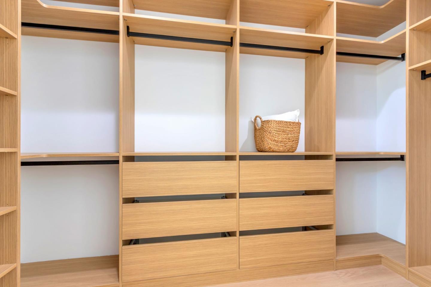 Detail Gallery Image 33 of 69 For 769 Allen Ct, Palo Alto,  CA 94303 - 5 Beds | 5/1 Baths