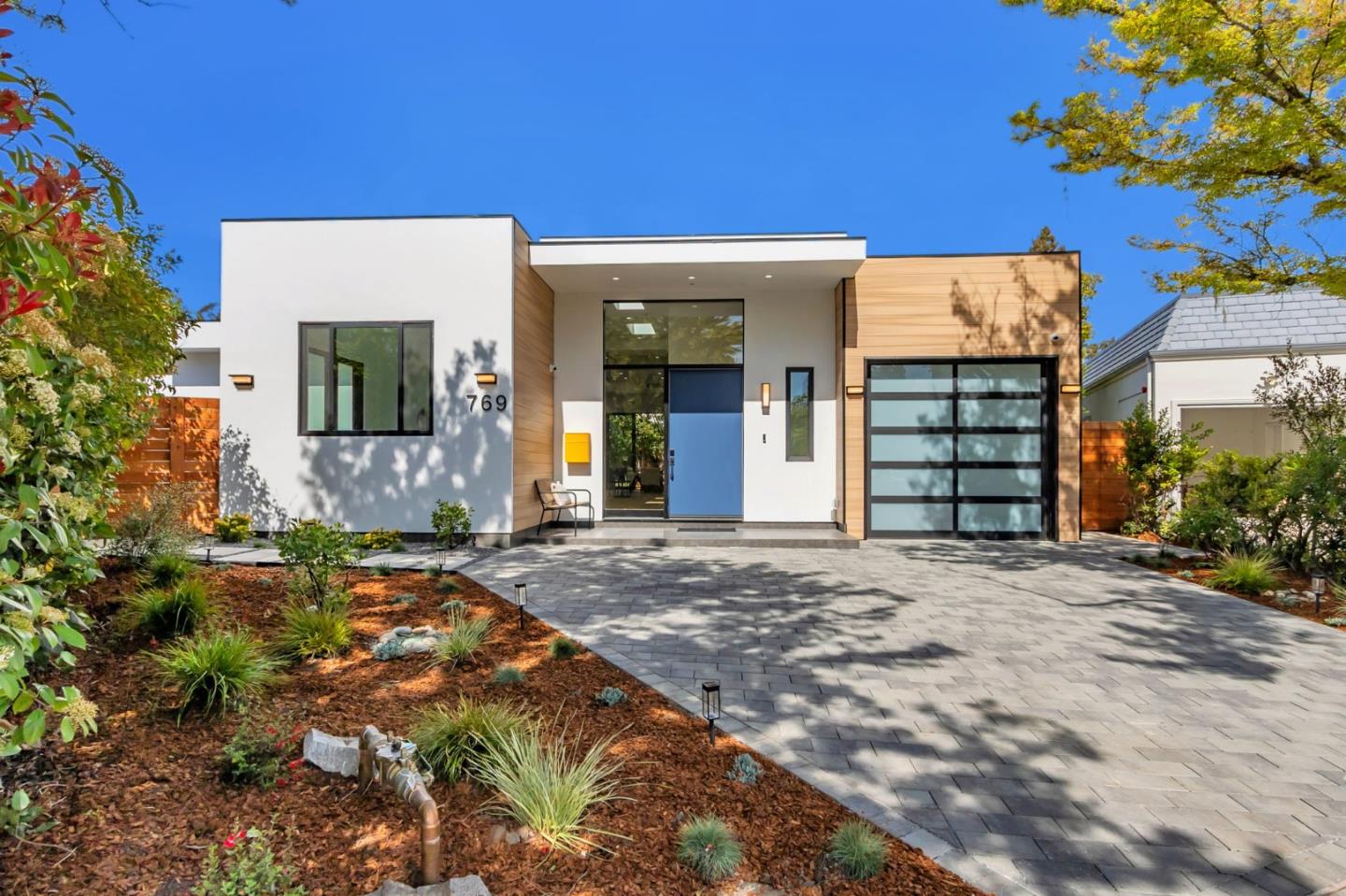 Detail Gallery Image 5 of 69 For 769 Allen Ct, Palo Alto,  CA 94303 - 5 Beds | 5/1 Baths