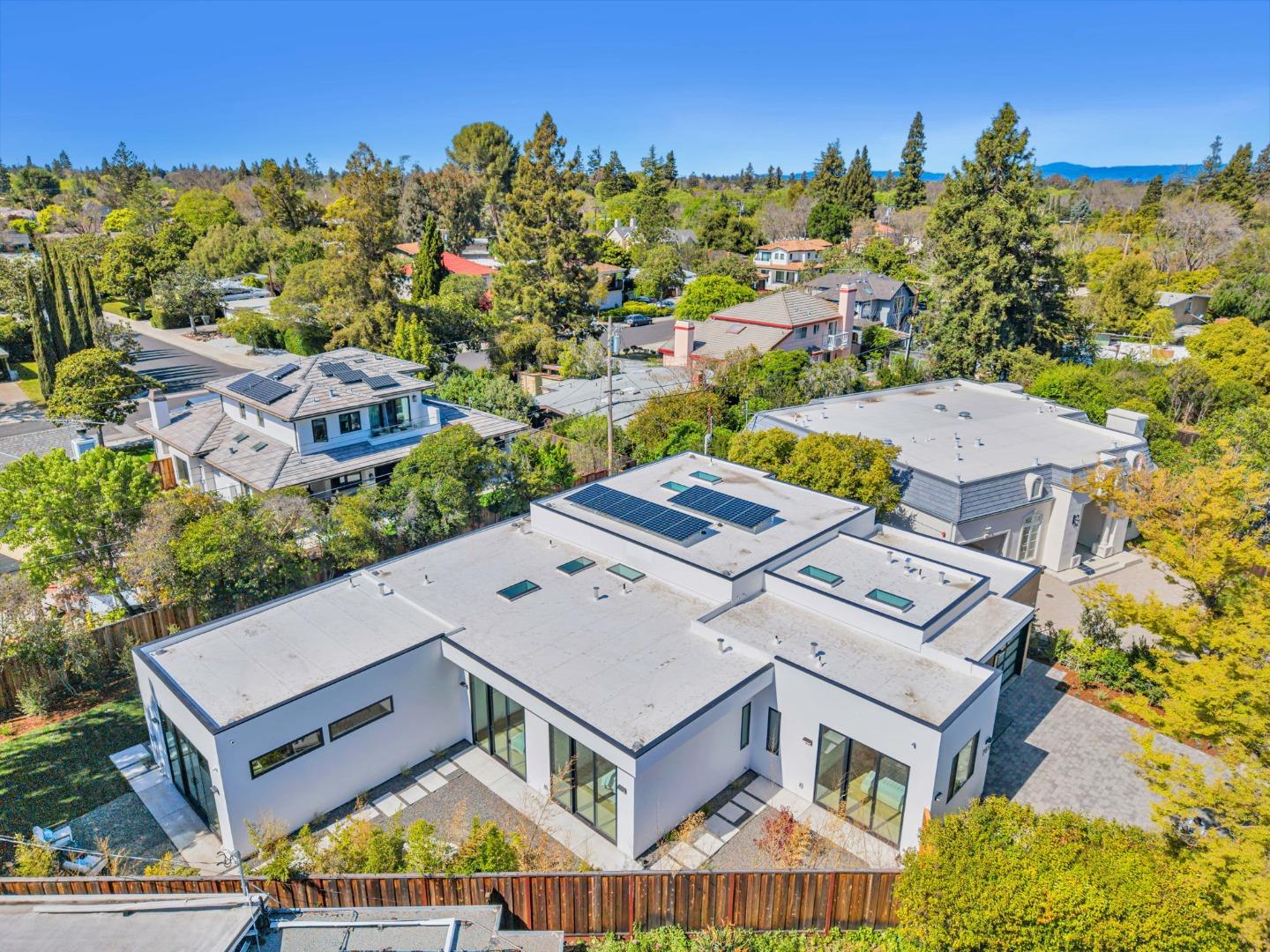 Detail Gallery Image 61 of 69 For 769 Allen Ct, Palo Alto,  CA 94303 - 5 Beds | 5/1 Baths