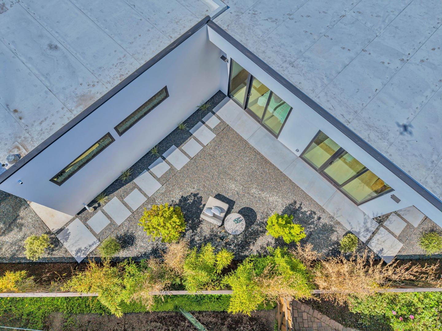 Detail Gallery Image 62 of 69 For 769 Allen Ct, Palo Alto,  CA 94303 - 5 Beds | 5/1 Baths