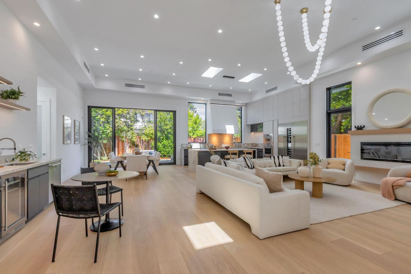 Detail Gallery Image 8 of 69 For 769 Allen Ct, Palo Alto,  CA 94303 - 5 Beds | 5/1 Baths