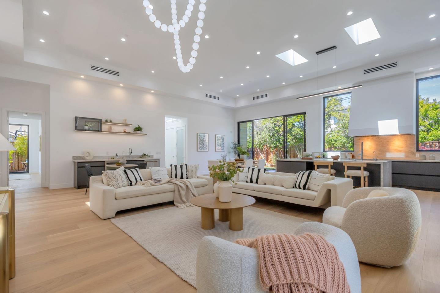 Detail Gallery Image 9 of 69 For 769 Allen Ct, Palo Alto,  CA 94303 - 5 Beds | 5/1 Baths