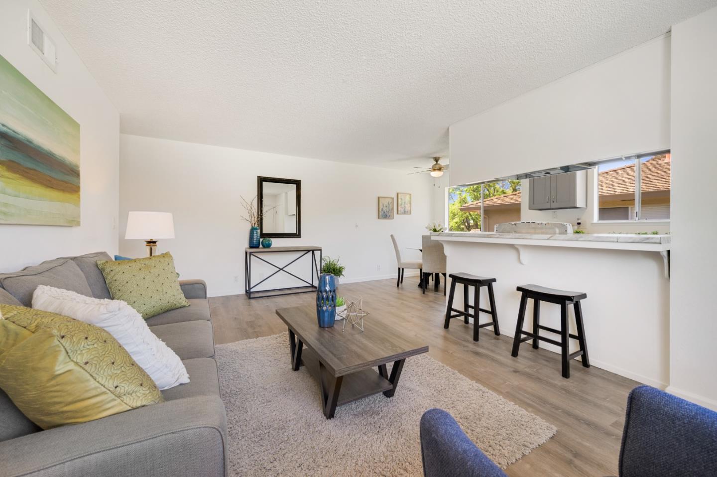 Detail Gallery Image 3 of 35 For 885 Wyman Way #4,  San Jose,  CA 95133 - 2 Beds | 1 Baths