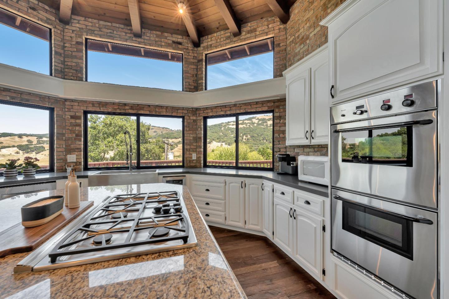 Detail Gallery Image 17 of 81 For 17255 Holiday Dr, Morgan Hill,  CA 95037 - 4 Beds | 3/1 Baths