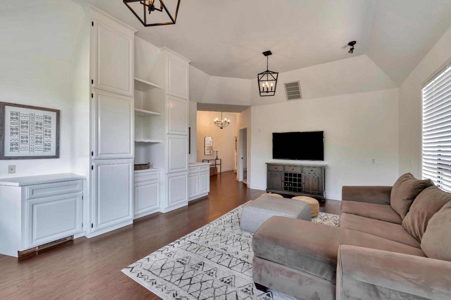 Detail Gallery Image 31 of 81 For 17255 Holiday Dr, Morgan Hill,  CA 95037 - 4 Beds | 3/1 Baths