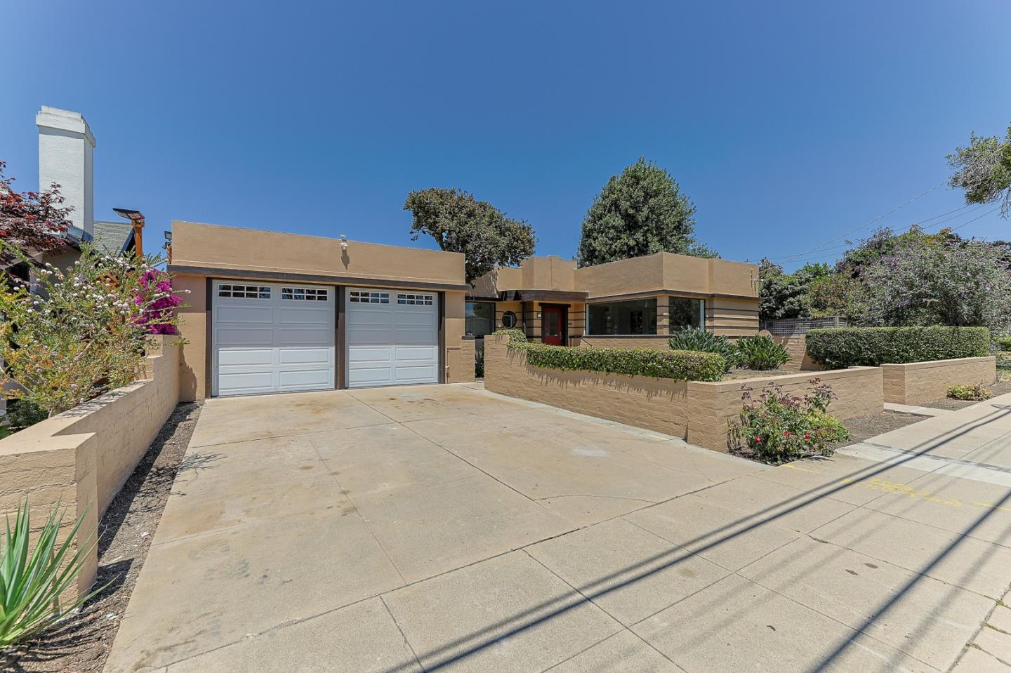 Detail Gallery Image 2 of 39 For 714 Pajaro St, Salinas,  CA 93901 - 3 Beds | 2/1 Baths