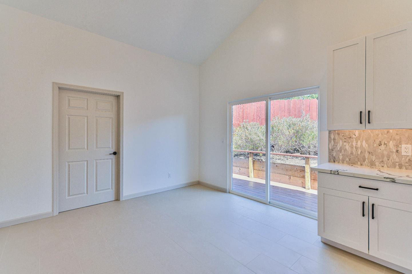 Detail Gallery Image 11 of 36 For 3020 Liberty Ct, Marina,  CA 93933 - 3 Beds | 2 Baths