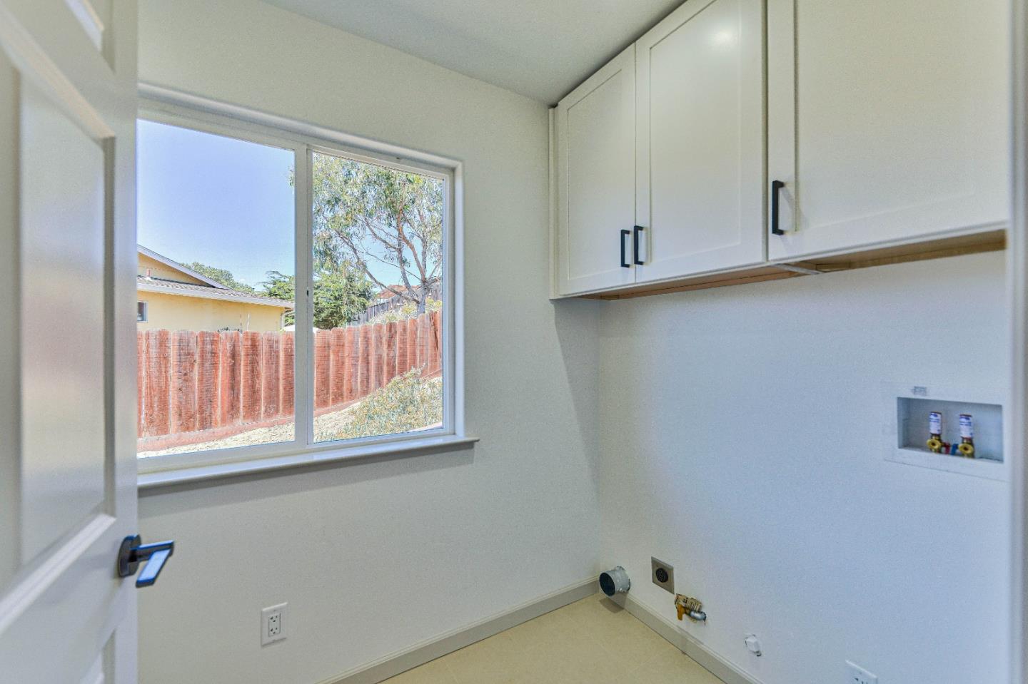 Detail Gallery Image 13 of 36 For 3020 Liberty Ct, Marina,  CA 93933 - 3 Beds | 2 Baths
