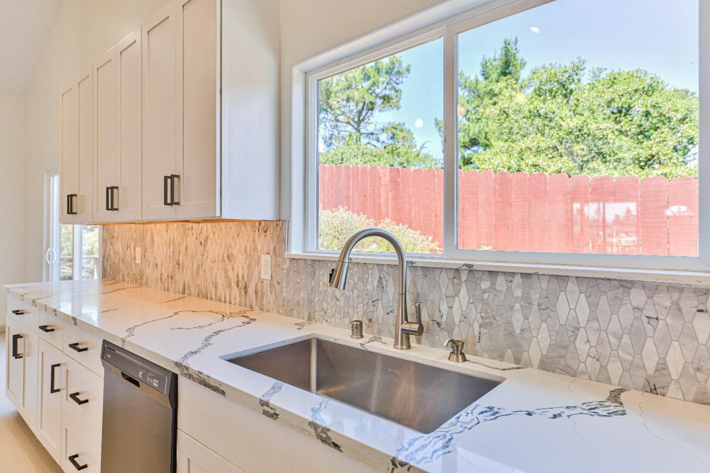 Detail Gallery Image 9 of 36 For 3020 Liberty Ct, Marina,  CA 93933 - 3 Beds | 2 Baths
