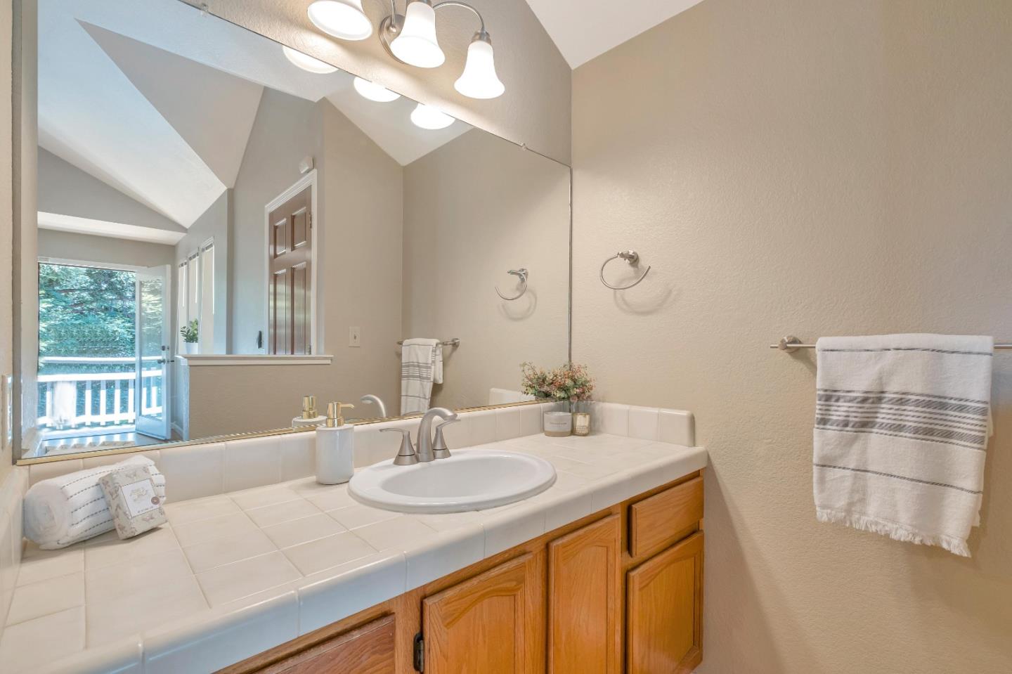 Detail Gallery Image 23 of 33 For 1745 Esperanza Ct, Santa Cruz,  CA 95062 - 2 Beds | 2/1 Baths