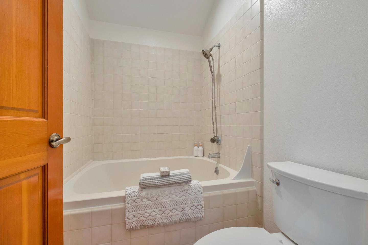 Detail Gallery Image 24 of 33 For 1745 Esperanza Ct, Santa Cruz,  CA 95062 - 2 Beds | 2/1 Baths