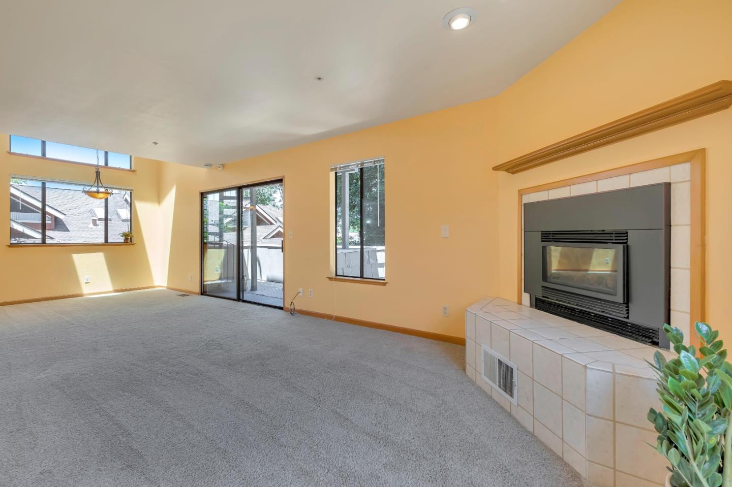 Detail Gallery Image 5 of 33 For 1745 Esperanza Ct, Santa Cruz,  CA 95062 - 2 Beds | 2/1 Baths