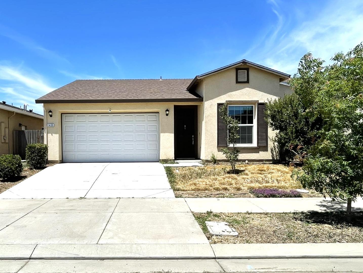 Detail Gallery Image 1 of 1 For 1439 Woodbury Ct, Merced,  CA 95348 - 3 Beds | 2 Baths