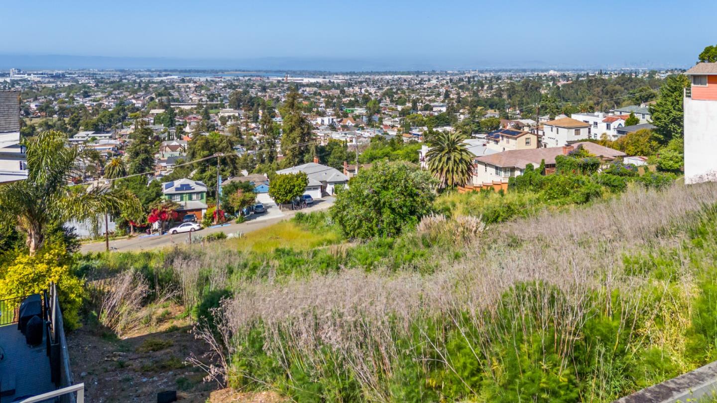 Detail Gallery Image 2 of 12 For 3706 Delmont Ave, Oakland,  CA 94605 - – Beds | – Baths