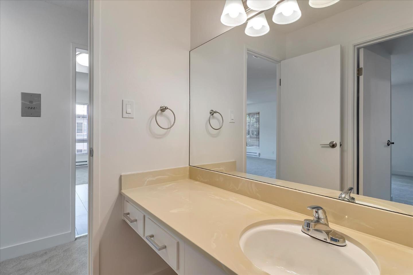 Detail Gallery Image 9 of 68 For 934 Peninsula Ave #407,  San Mateo,  CA 94401 - 1 Beds | 1 Baths