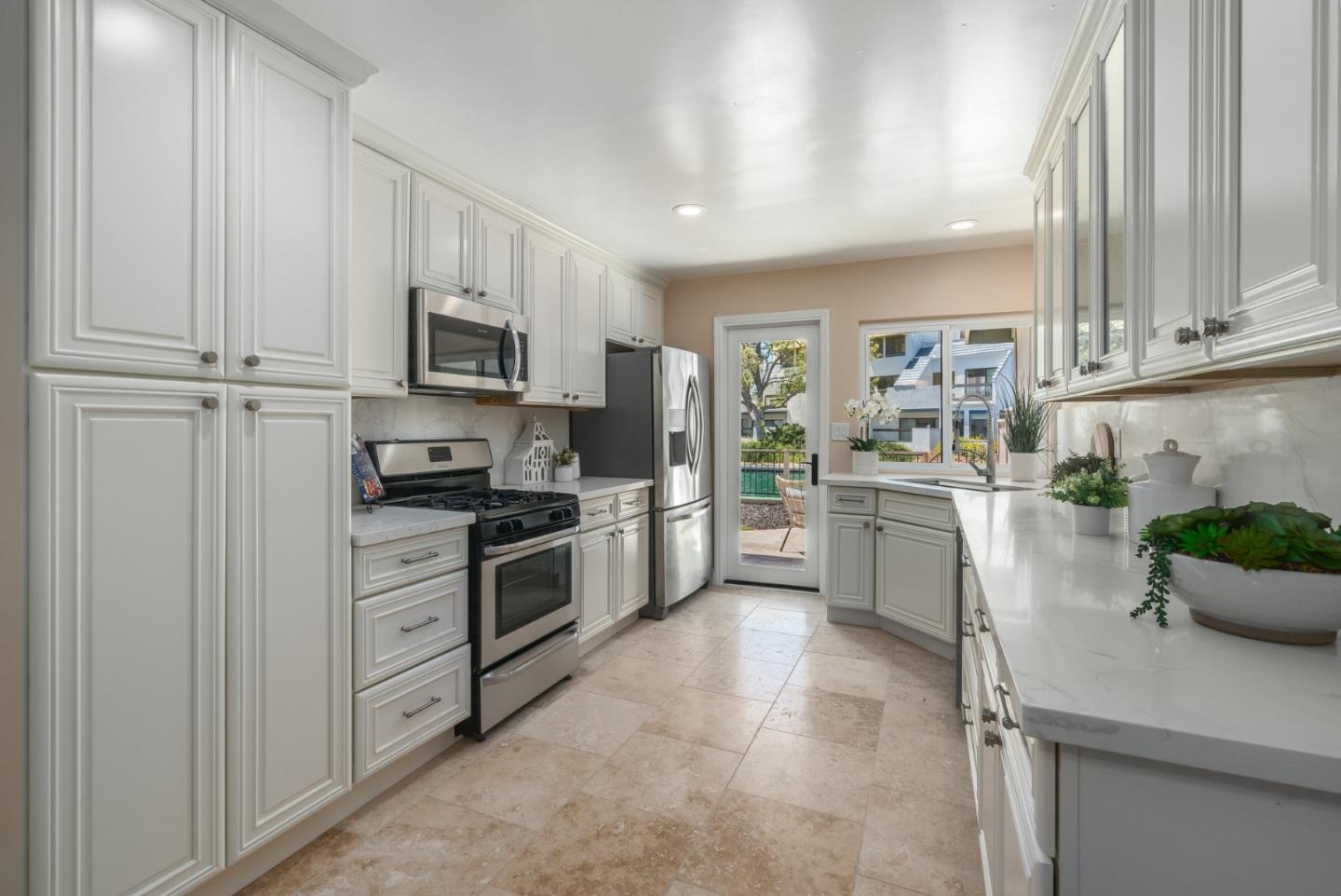 Detail Gallery Image 12 of 47 For 961 Pizarro Ln, Foster City,  CA 94404 - 3 Beds | 2 Baths