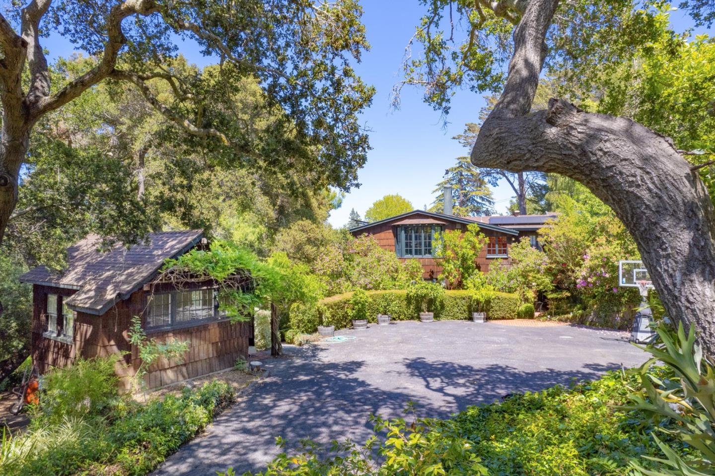 Detail Gallery Image 5 of 178 For 2275 Summit Dr, Hillsborough,  CA 94010 - 10 Beds | 8/1 Baths