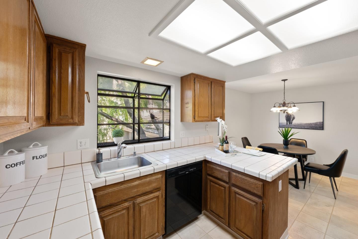 Detail Gallery Image 7 of 33 For 141 Del Monte Ln, Morgan Hill,  CA 95037 - 2 Beds | 2 Baths