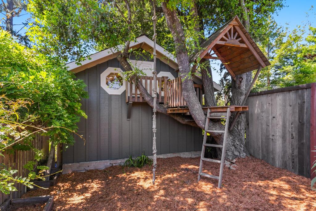 Detail Gallery Image 30 of 44 For 110 Las Lomas Dr, Aptos,  CA 95003 - 3 Beds | 2/1 Baths