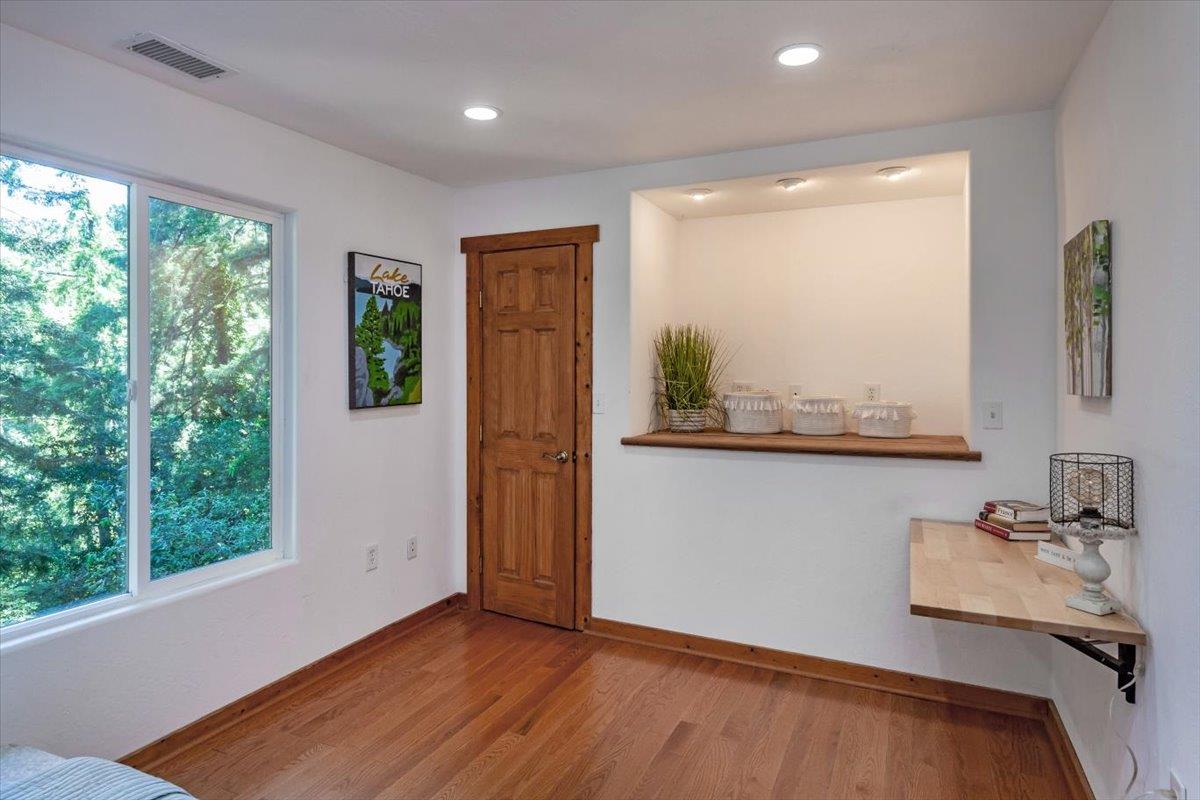 Detail Gallery Image 9 of 33 For 21471 Lee Dr, Los Gatos,  CA 95033 - 2 Beds | 2 Baths