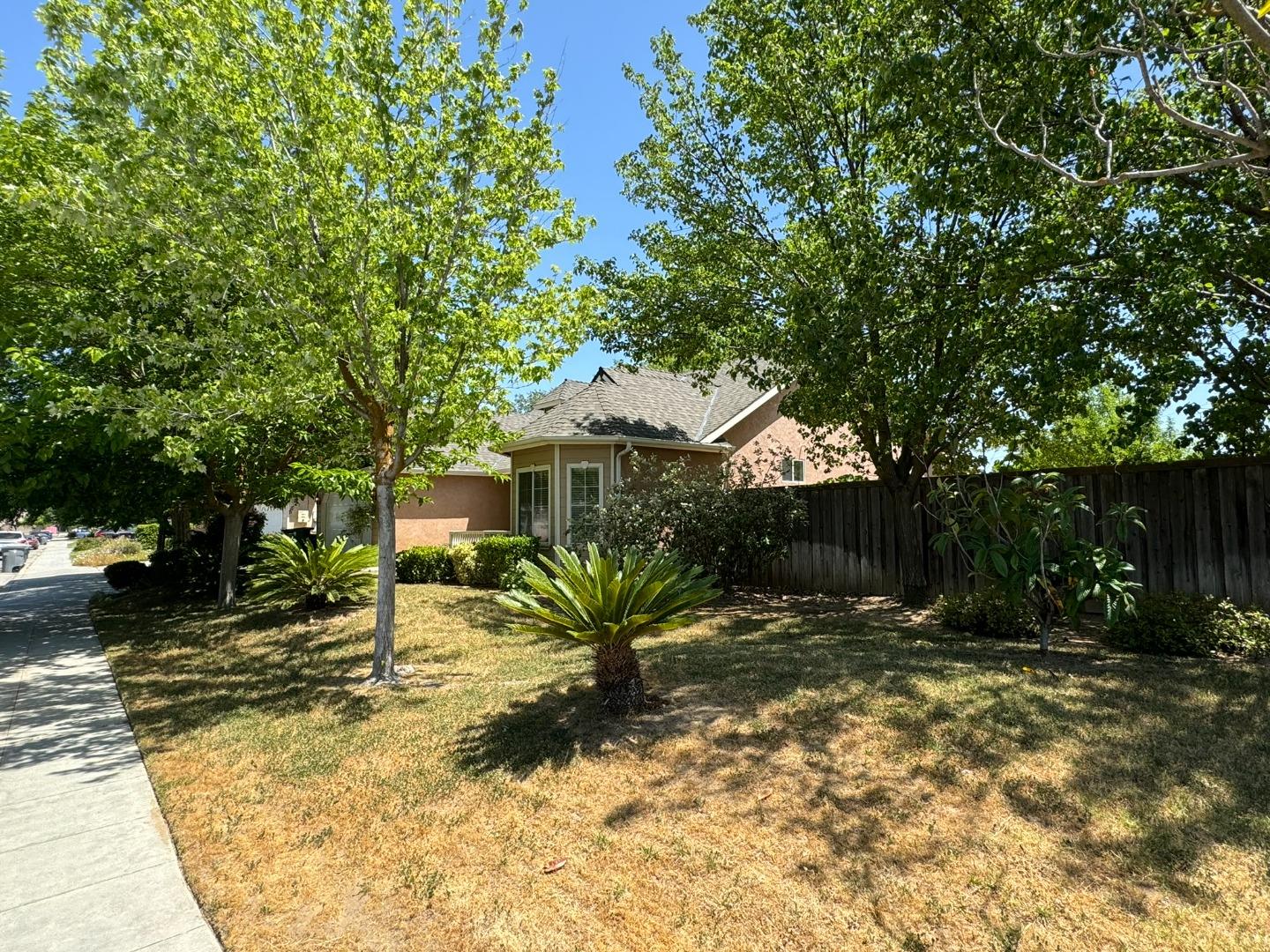 4721 W Celeste Ave, Fresno, CA 93722 photo 5