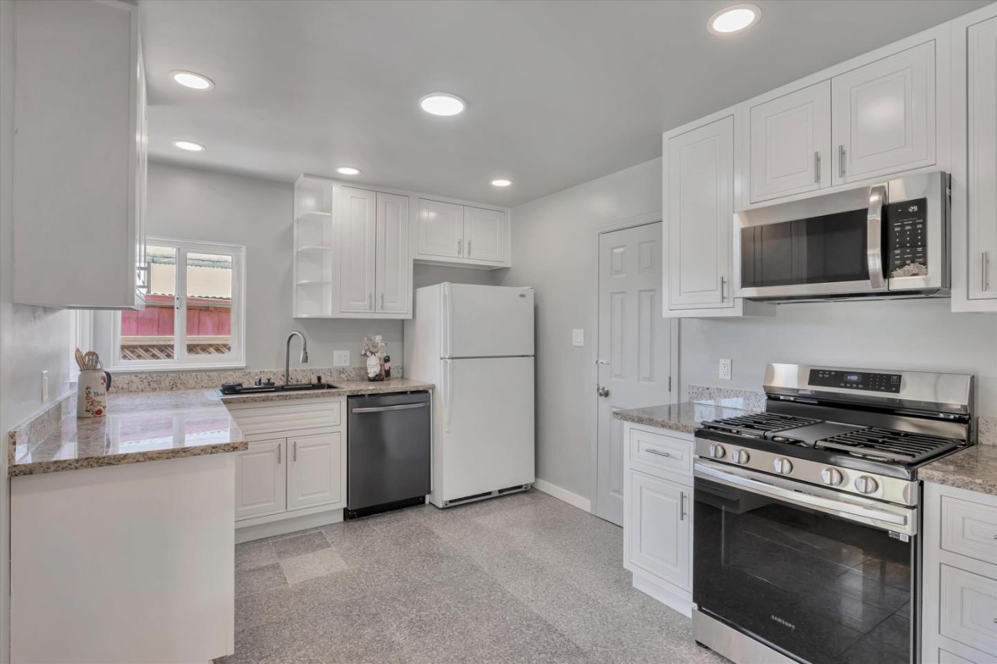 738 Mooney Ave, Ashland, CA 94580 photo 6