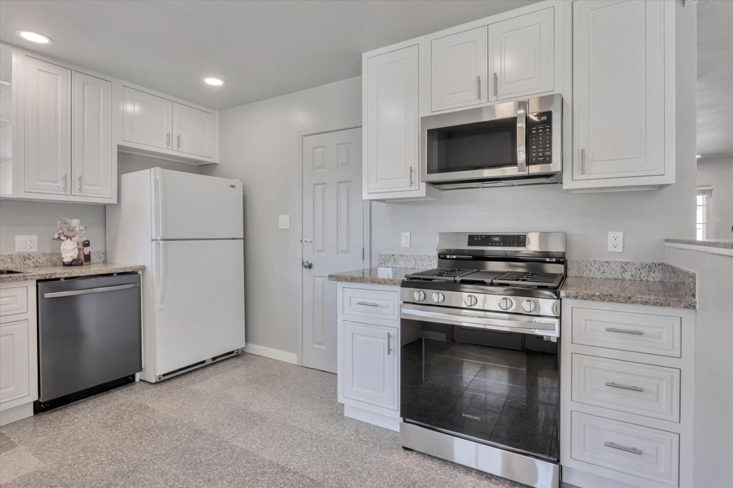 738 Mooney Ave, Ashland, CA 94580 photo 7