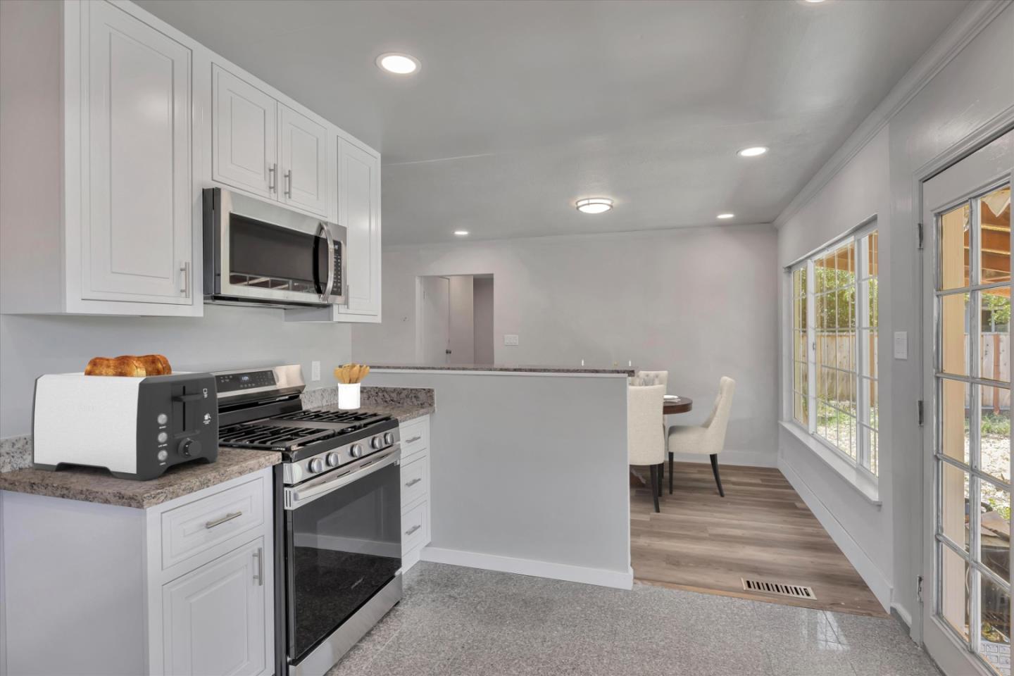 738 Mooney Ave, Ashland, CA 94580 photo 8