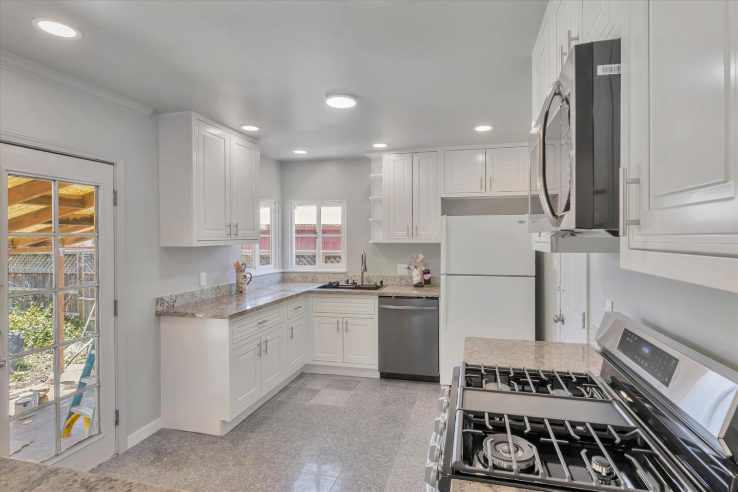 738 Mooney Ave, Ashland, CA 94580 photo 9