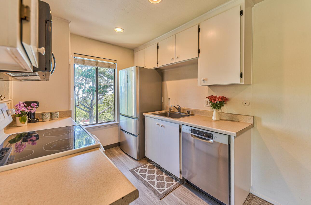 Detail Gallery Image 10 of 24 For 2202 Golden Oaks Ln, Monterey,  CA 93940 - 1 Beds | 1 Baths