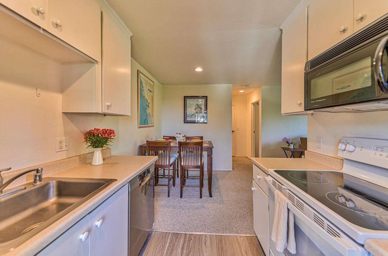 Detail Gallery Image 13 of 24 For 2202 Golden Oaks Ln, Monterey,  CA 93940 - 1 Beds | 1 Baths