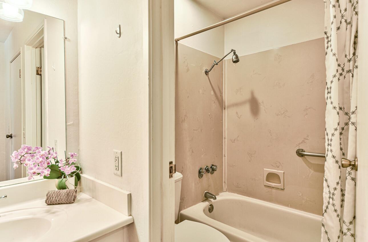 Detail Gallery Image 17 of 24 For 2202 Golden Oaks Ln, Monterey,  CA 93940 - 1 Beds | 1 Baths