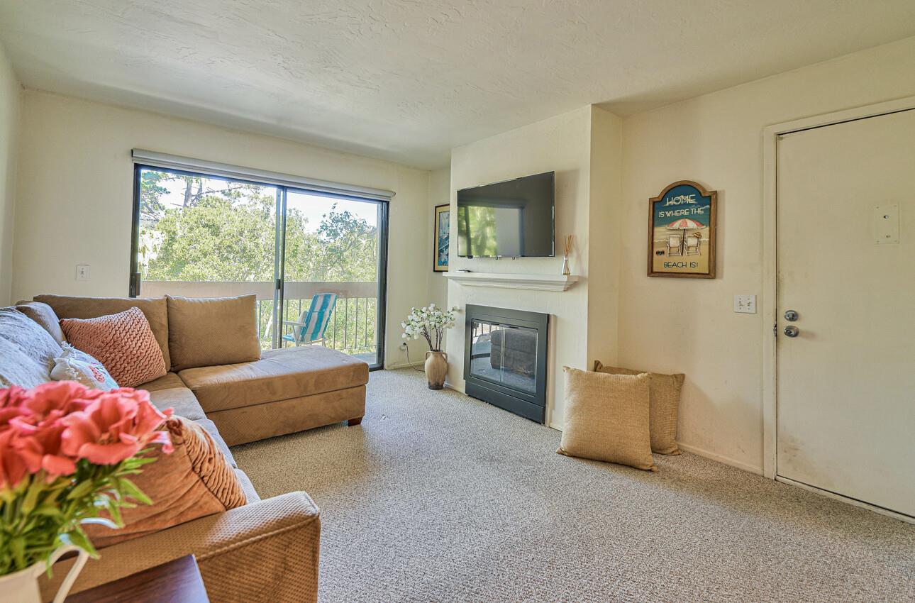 Detail Gallery Image 4 of 24 For 2202 Golden Oaks Ln, Monterey,  CA 93940 - 1 Beds | 1 Baths