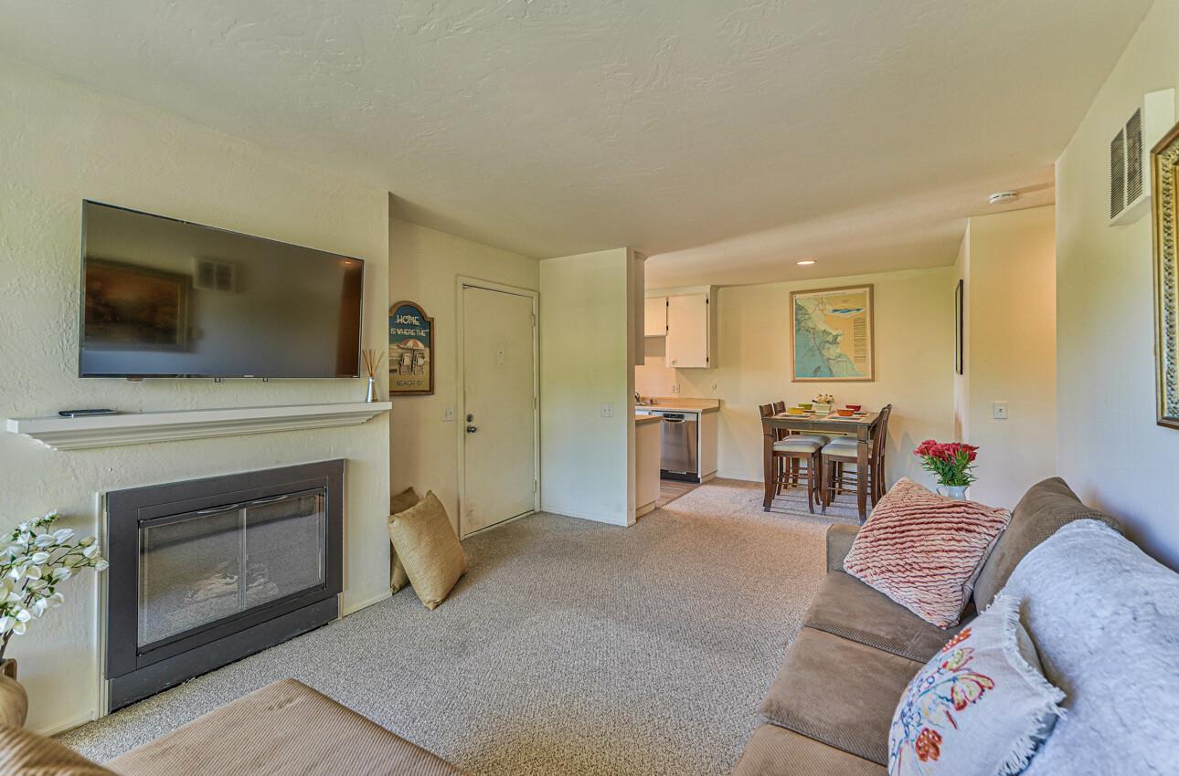 Detail Gallery Image 6 of 24 For 2202 Golden Oaks Ln, Monterey,  CA 93940 - 1 Beds | 1 Baths