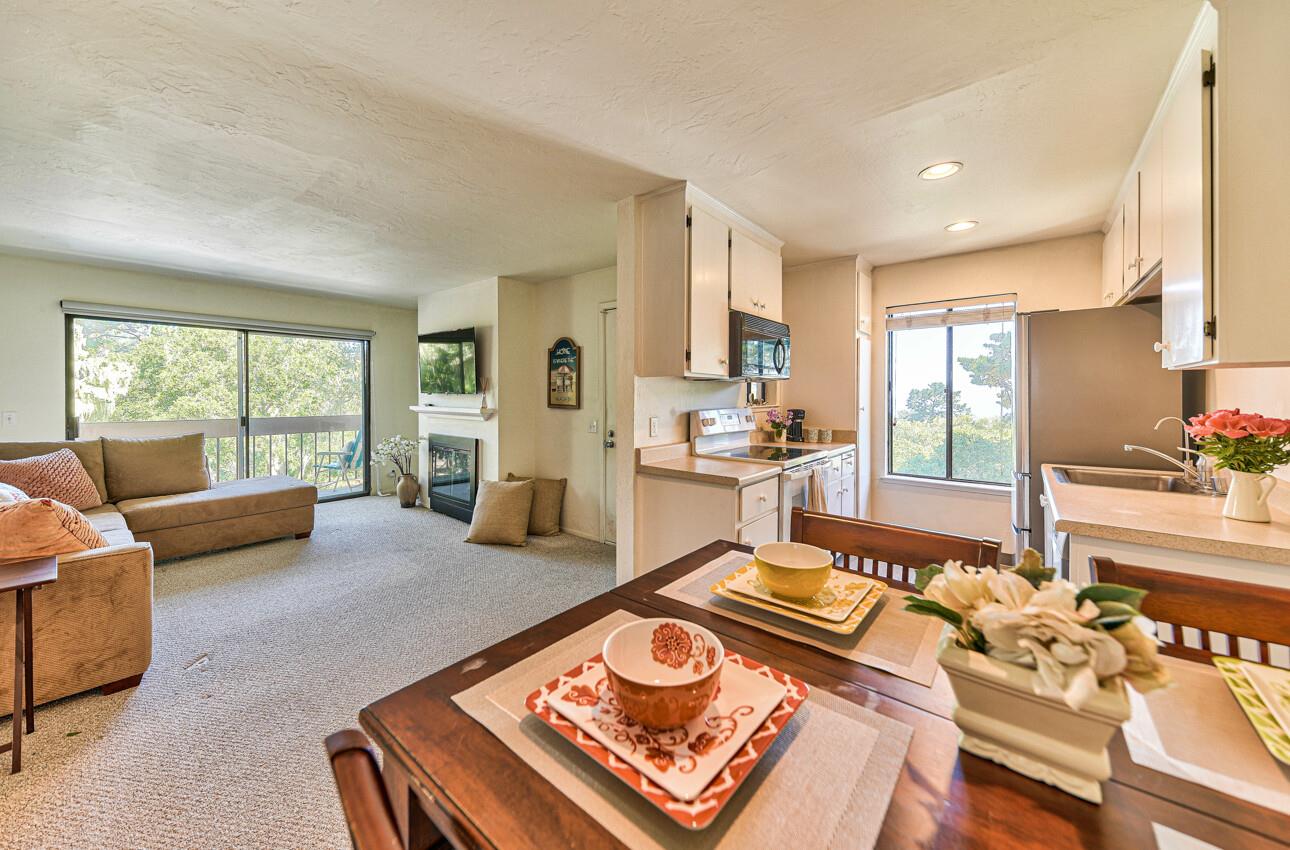 Detail Gallery Image 9 of 24 For 2202 Golden Oaks Ln, Monterey,  CA 93940 - 1 Beds | 1 Baths