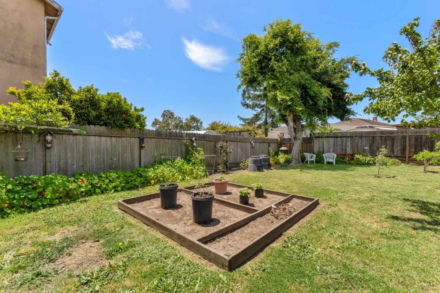 136 Arthur Rd, Watsonville, CA 95076 2 Beds 1 Baths (Contingent