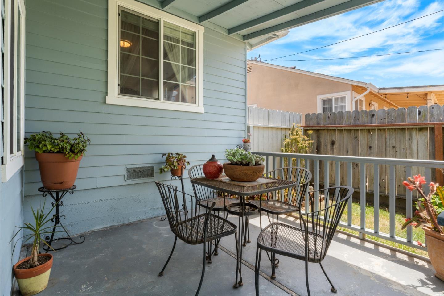 136 Arthur Rd, Watsonville, CA 95076 2 Beds 1 Baths (Contingent