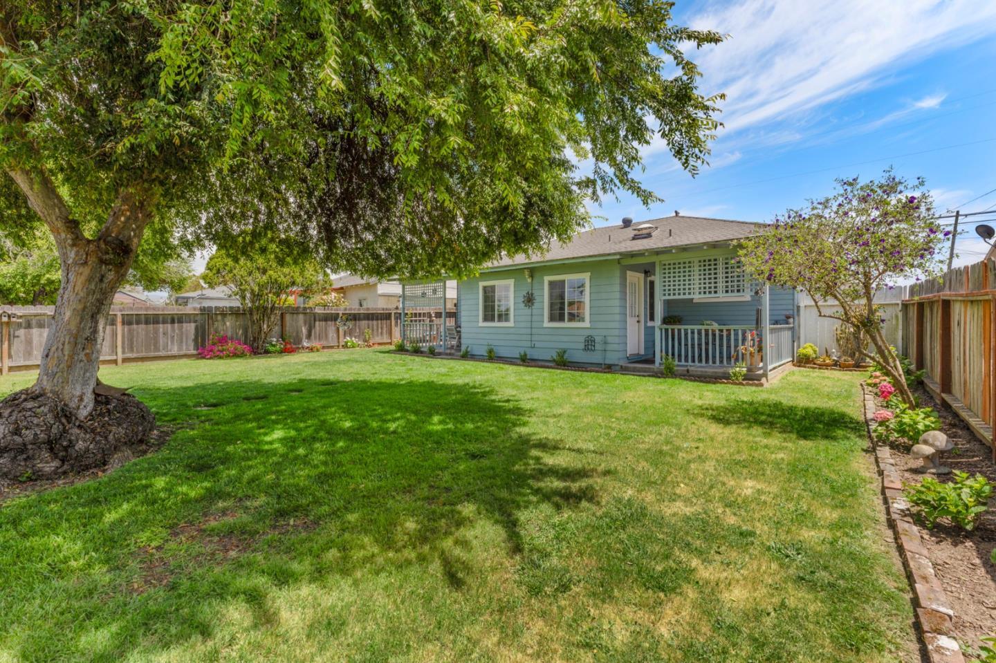 136 Arthur Rd, Watsonville, CA 95076 2 Beds 1 Baths (Contingent