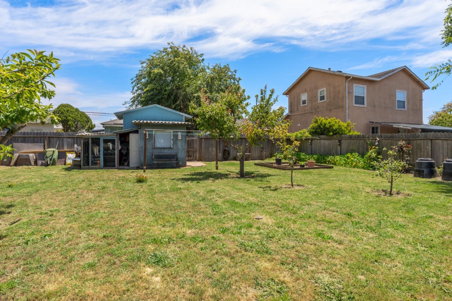 136 Arthur Rd, Watsonville, CA 95076 2 Beds 1 Baths (Contingent