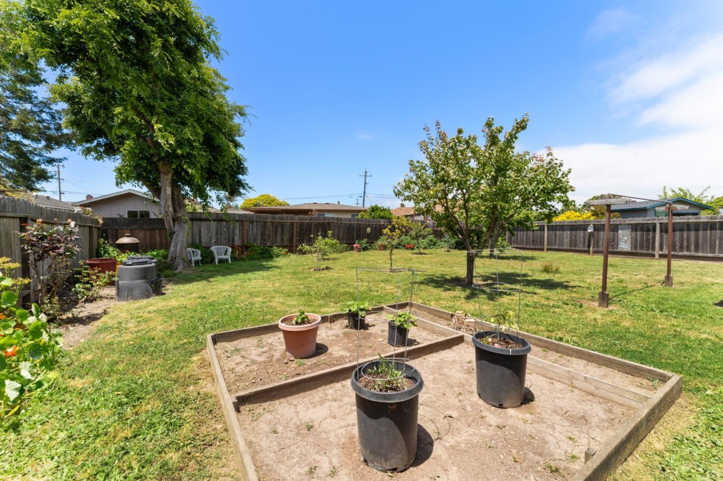 136 Arthur Rd, Watsonville, CA 95076 2 Beds 1 Baths (Contingent