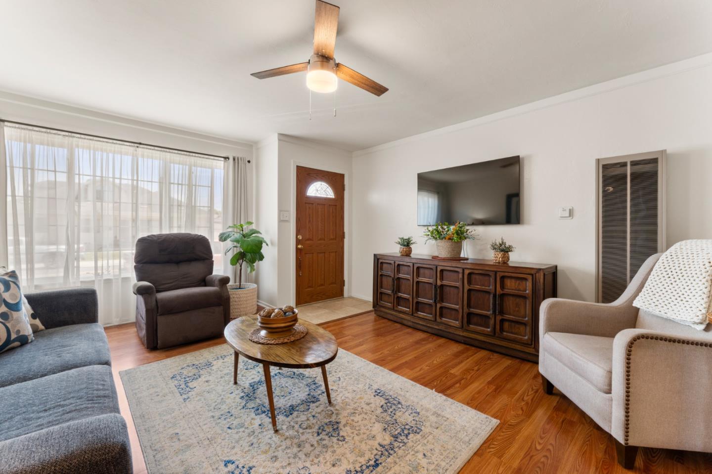 136 Arthur Rd, Watsonville, CA 95076 2 Beds 1 Baths (Contingent