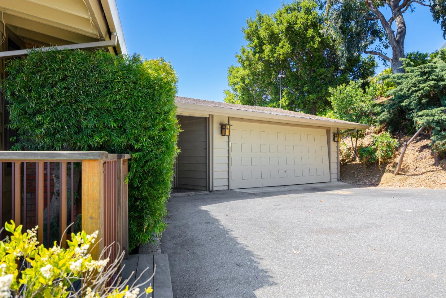 Detail Gallery Image 4 of 54 For 21400 Arrowhead Ln, Saratoga,  CA 95070 - 4 Beds | 2/1 Baths